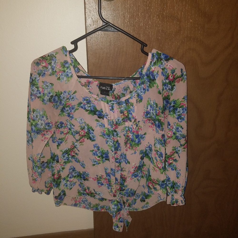 Flowy floral tie shirt
